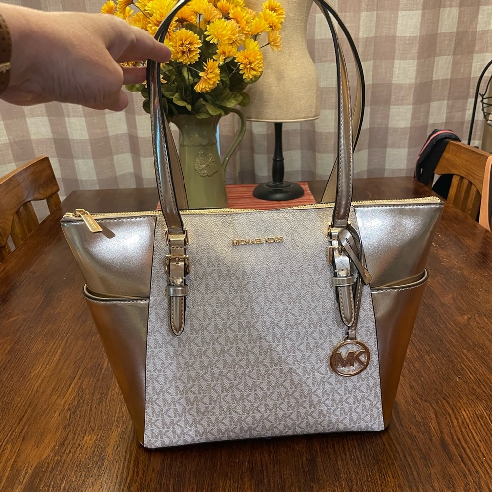 Michael Kors Charlotte pale gold tote